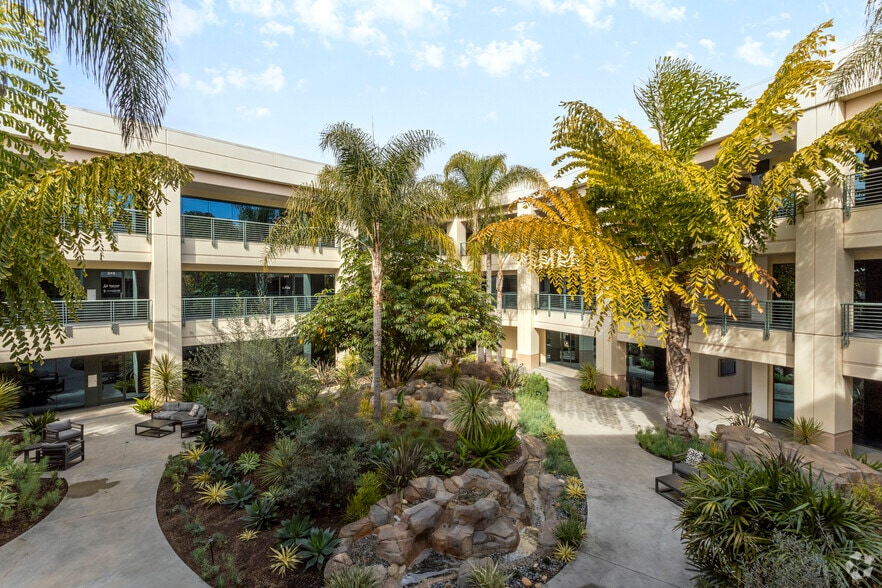 2888 Loker Ave E, Carlsbad, CA à louer - Photo du bâtiment - Image 3 de 24
