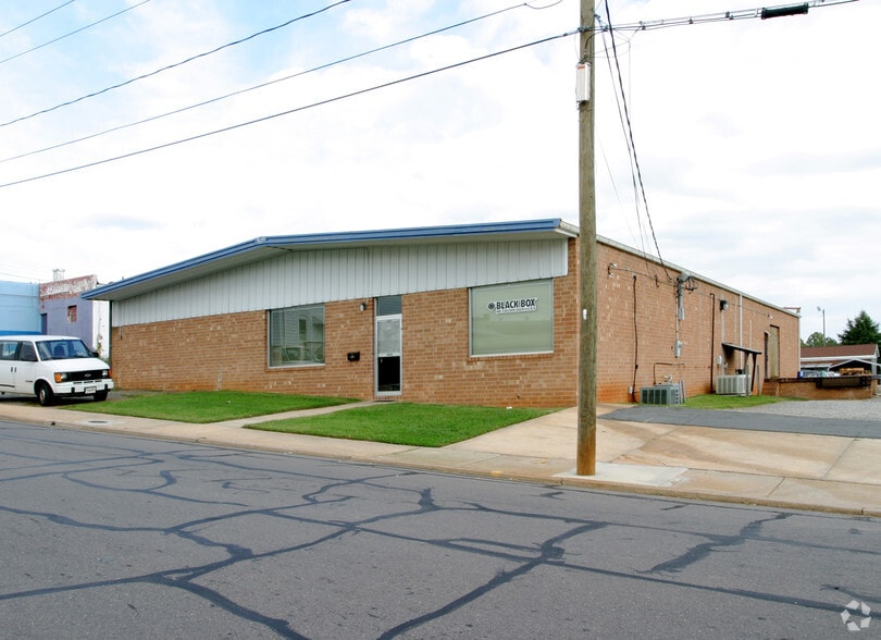 1701 Lomond St, Winston-Salem, NC à louer - Photo du bâtiment - Image 3 de 5
