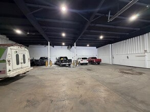 923 E Michigan Ave, Battle Creek, MI for lease Building Photo- Image 2 of 7