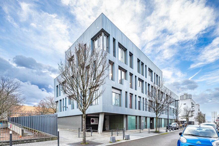 Office in Lyon for lease - Building Photo - Image 2 of 4