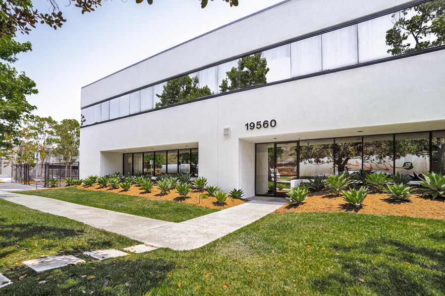 19560 S Rancho Way, Rancho Dominguez, CA for sale - Primary Photo - Image 2 of 12