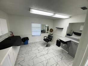 1804 W Baker St, Plant City, FL for lease Interior Photo- Image 2 of 13