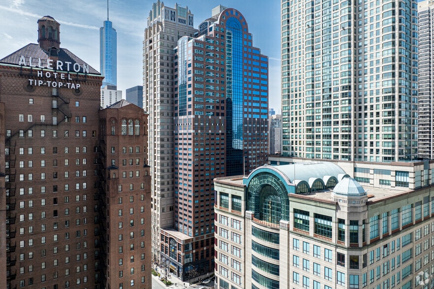 676 N Michigan Ave, Chicago, IL for lease - Primary Photo - Image 1 of 22