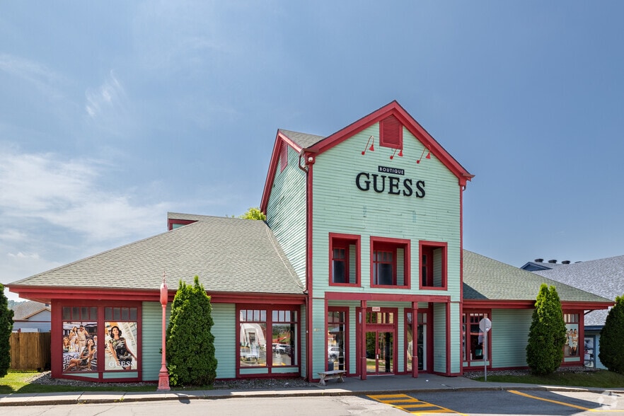 100-105 Avenue Guindon, St-Sauveur, QC à louer - Photo du bâtiment - Image 3 de 12