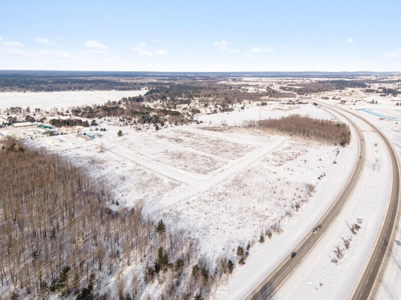 20.47 Acres Eagle Pass North pass, Gaylord, MI à vendre - Aérien - Image 2 de 6
