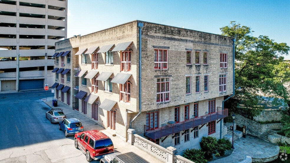454 Soledad St, San Antonio, TX for lease - Building Photo - Image 2 of 11