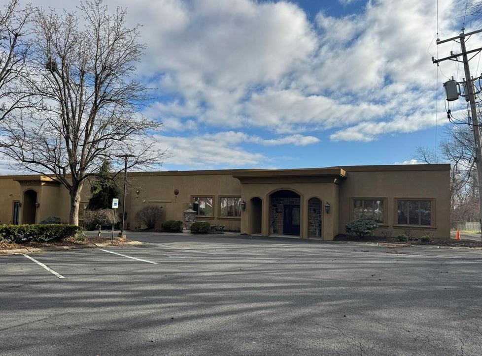 601 Stones Crossing Rd, Easton, PA for lease Primary Photo- Image 1 of 4