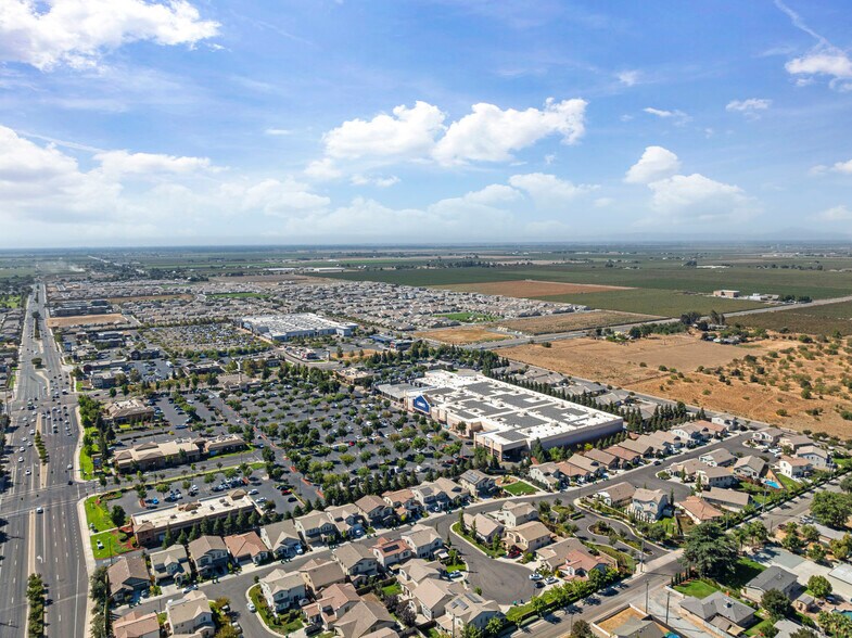 2715 W Kettleman Ln, Lodi, CA for sale - Building Photo - Image 2 of 8