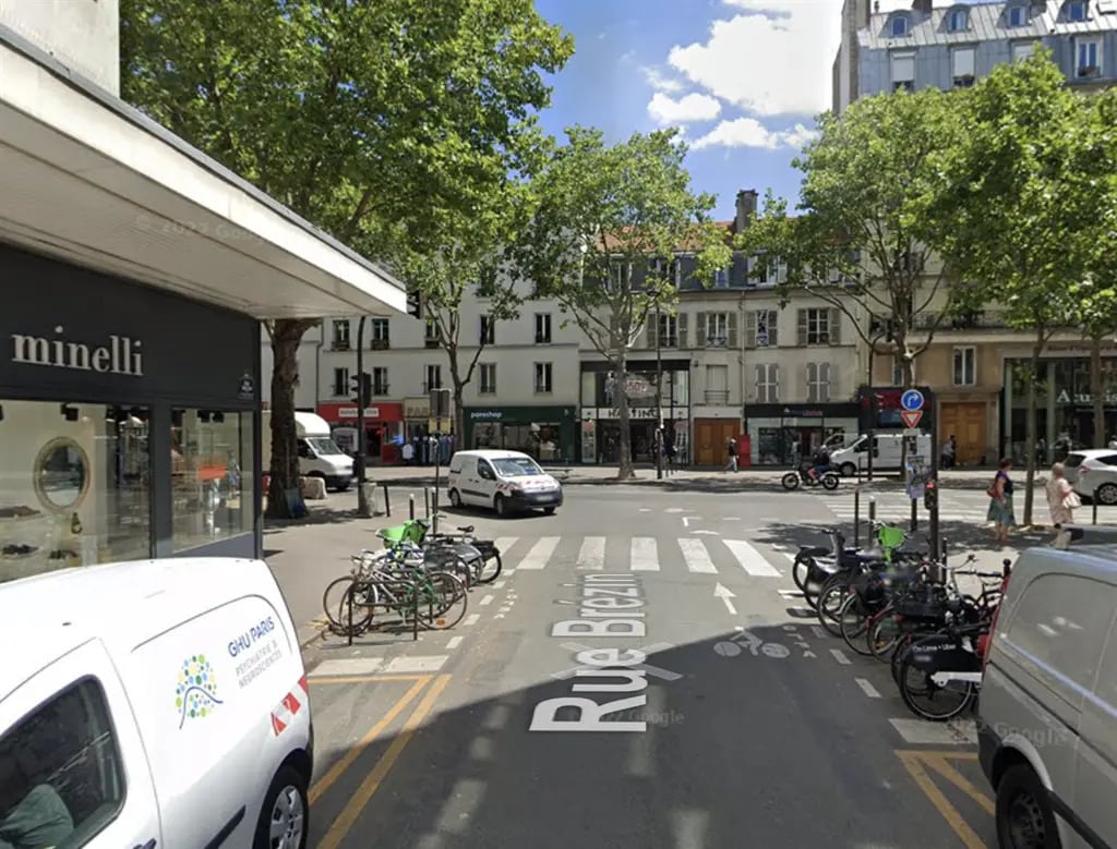 Retail in Paris for lease Building Photo- Image 1 of 4
