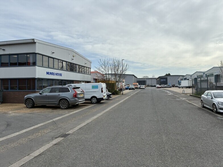 Trafalgar Way, Bar Hill à louer - Photo du bâtiment - Image 2 de 2