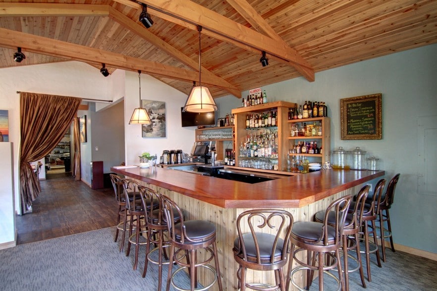 263 N Hemlock St, Cannon Beach, OR for sale - Interior Photo - Image 3 of 18