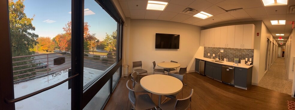 492 Norristown Rd, Blue Bell, PA à vendre - Photo du bâtiment - Image 2 de 17