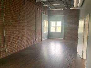 2067 W 41st St, Cleveland, OH for lease Interior Photo- Image 1 of 8