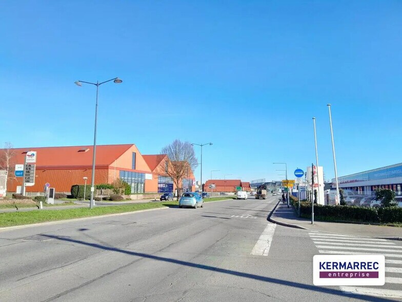 Flex in Rennes for lease - Primary Photo - Image 1 of 1