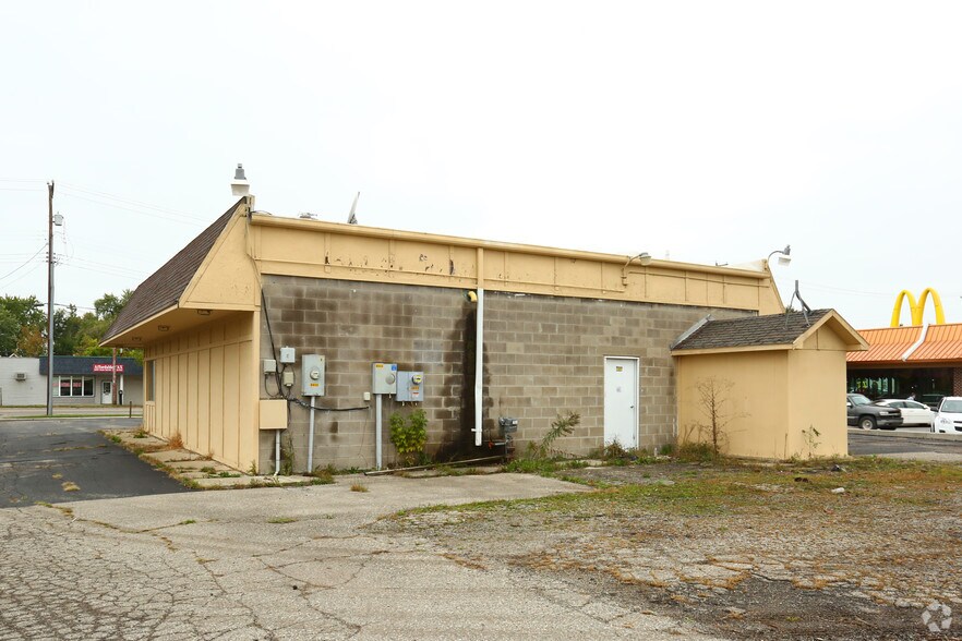 3411 S Saginaw St, Burton, MI for lease - Building Photo - Image 2 of 3