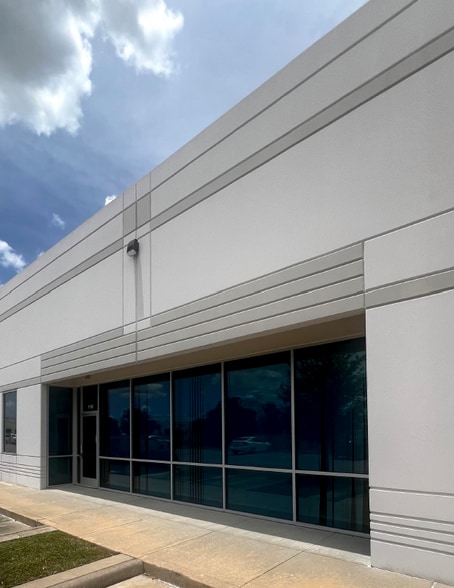 320 Mason Creek Dr, Katy, TX for lease - Building Photo - Image 3 of 7