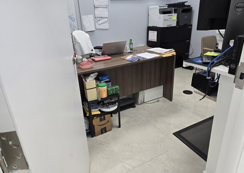 1901 Harwood Av N, Ajax, ON à louer - Photo intérieure - Image 2 de 2