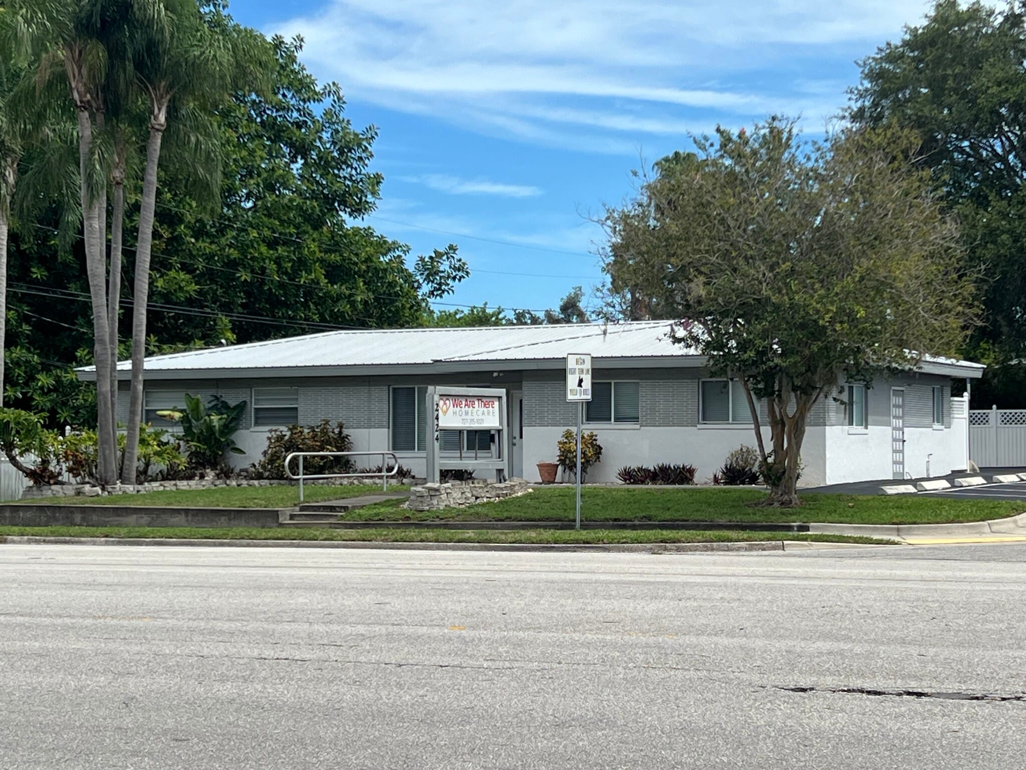 2424 Sunset Point Rd, Clearwater, FL for lease Primary Photo- Image 1 of 17