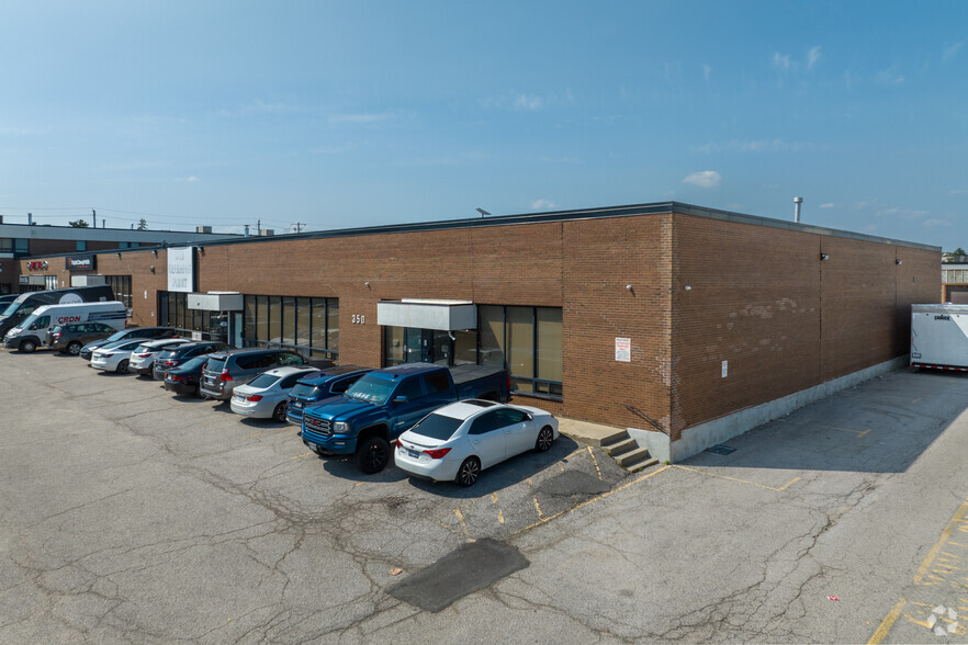 350-364 Supertest Rd, Toronto, ON for lease - Building Photo - Image 3 of 14