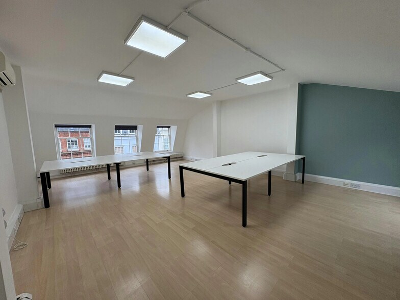 55 Greek St, Londres à louer - Photo du bâtiment - Image 3 de 7