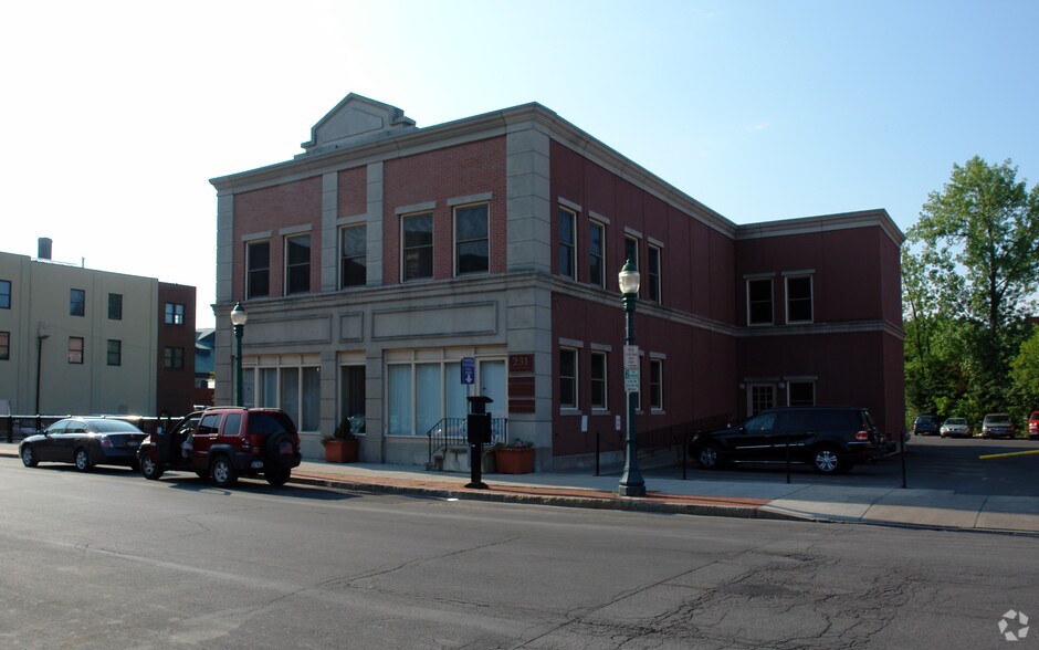 231 Walton St, Syracuse, NY à vendre - Photo du bâtiment - Image 2 de 30