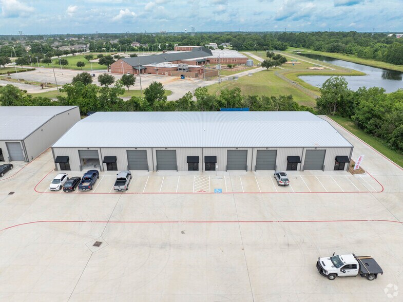 11050 Mahaffey Rd, Tomball, TX à louer - Photo du bâtiment - Image 2 de 5