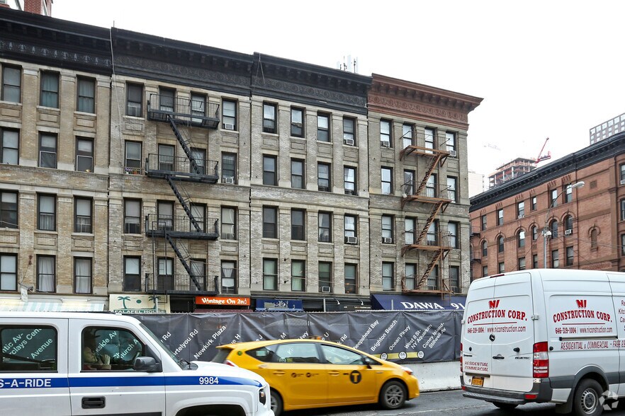 1750 Second Ave, New York, NY à vendre - Photo du bâtiment - Image 3 de 23