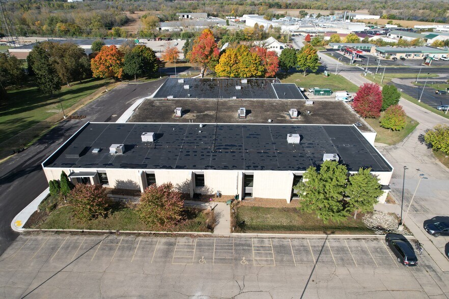1233 Janesville Ave, Fort Atkinson, WI à louer - Photo du bâtiment - Image 3 de 7