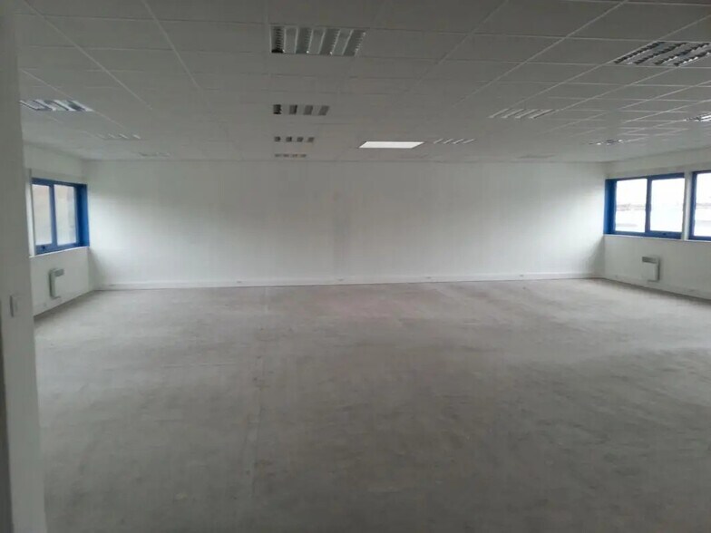 Industrial in Villepinte for lease - Interior Photo - Image 2 of 4