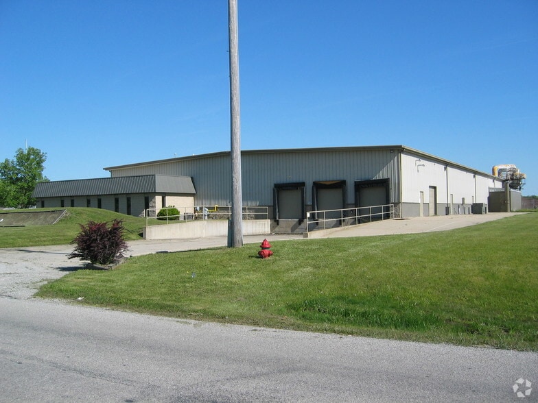 300 Industrial Dr, Angola, IN for lease - Building Photo - Image 2 of 2