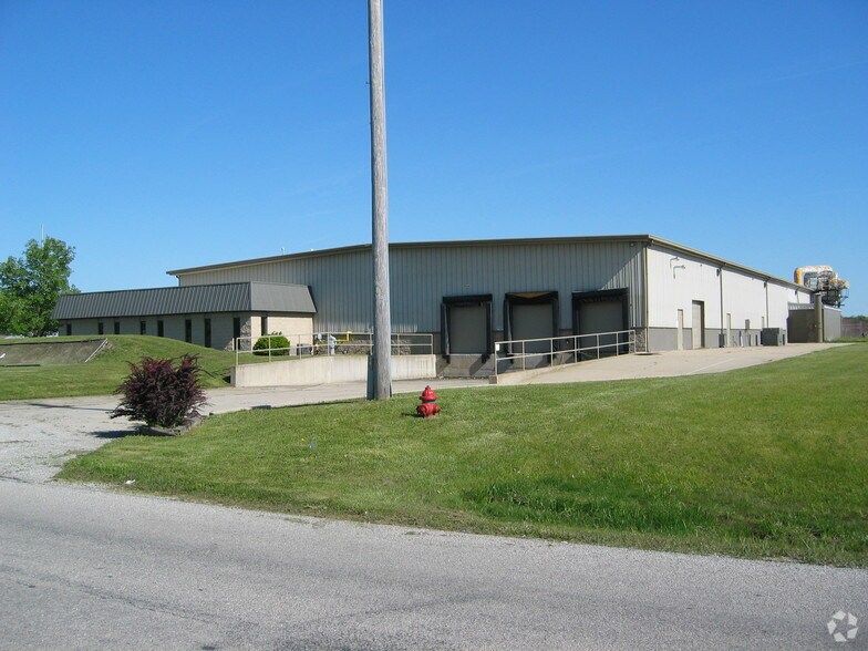 300 Industrial Dr, Angola, IN à louer - Photo du bâtiment - Image 2 de 2