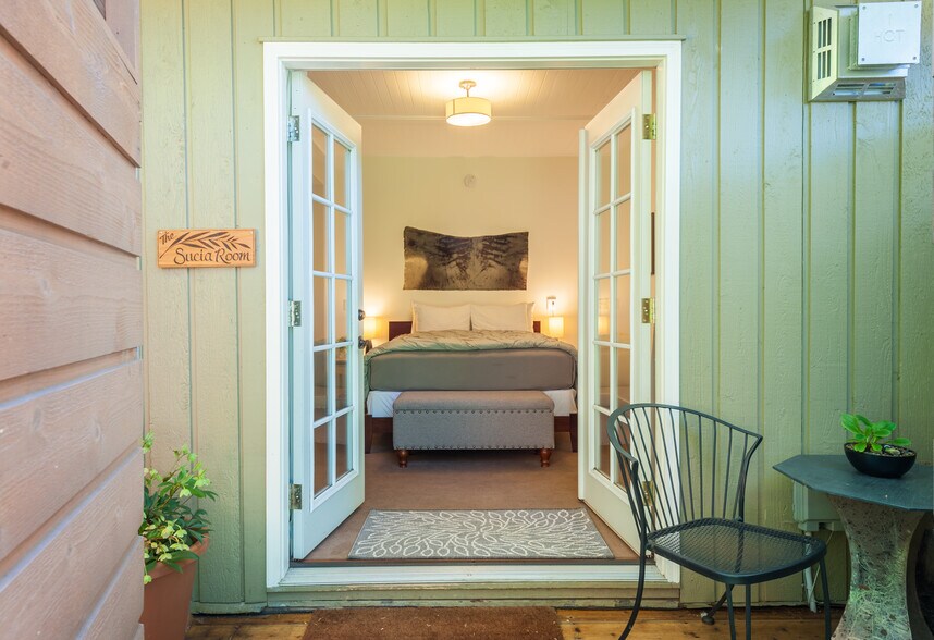 2579 W Shore Dr, Lummi Island, WA à vendre - Photo du bâtiment - Image 2 de 24