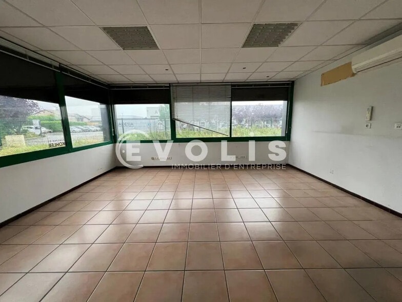 Bureau dans Arnas à louer - Photo intérieure - Image 2 de 8