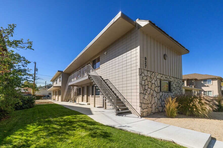 927 and 547 Ralston Street - 17 Units portefeuille de 2 propriétés à vendre sur LoopNet.ca - Photo du bâtiment - Image 3 de 36