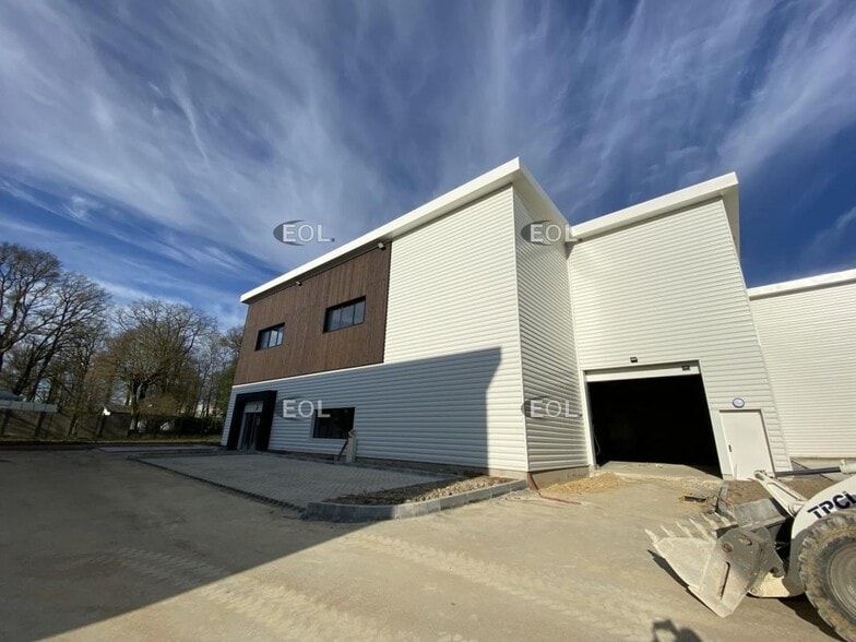 Industrial in Ollainville for sale - Building Photo - Image 3 of 3