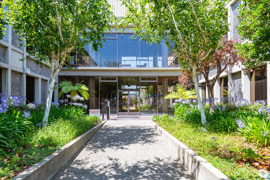 7901 Oakport St, Oakland, CA à louer - Photo du bâtiment - Image 3 de 19