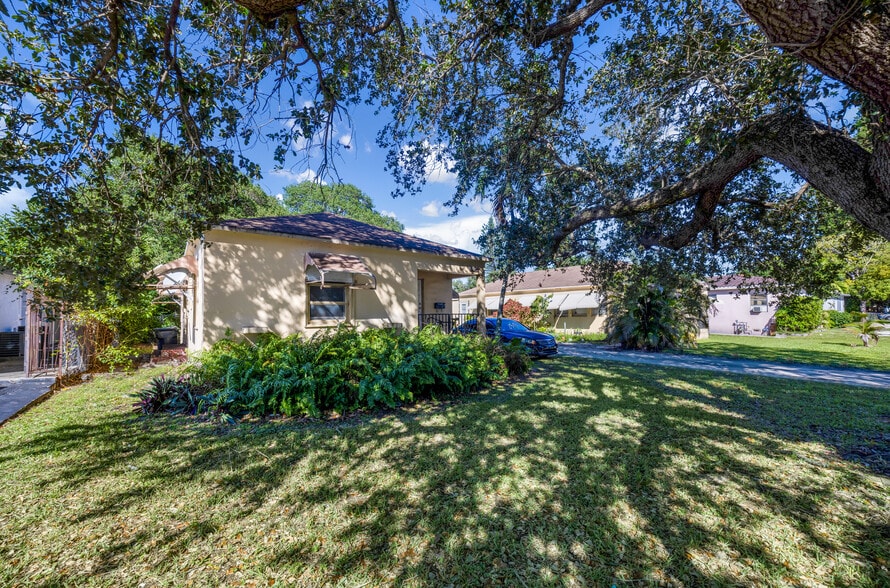 2459 Pierce St, Hollywood, FL for sale - Building Photo - Image 2 of 17