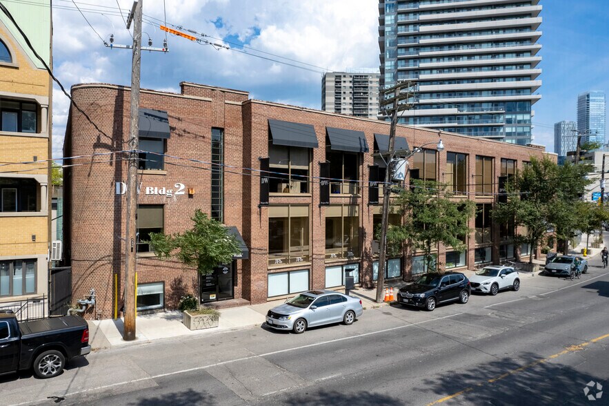 320-326 Davenport Rd, Toronto, ON à louer - Photo du bâtiment - Image 2 de 4