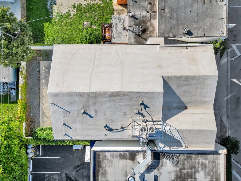 1675 SW 27th Ave, Miami, FL à vendre - Photo du bâtiment - Image 3 de 31