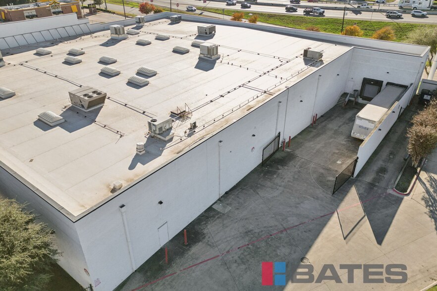 8330 N Stemmons Fwy, Dallas, TX à vendre - Photo du bâtiment - Image 2 de 21