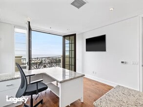 1141 Highland Ave, Manhattan Beach, CA for lease Interior Photo- Image 2 of 10