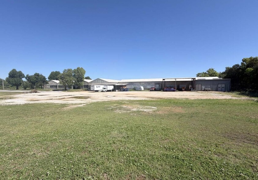 2111 S 8th St, Rogers, AR à louer - Photo du bâtiment - Image 1 de 3