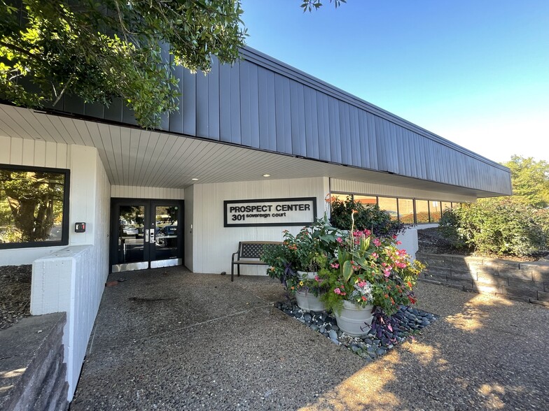 301 Sovereign Ct, Manchester, MO for lease - Building Photo - Image 1 of 9