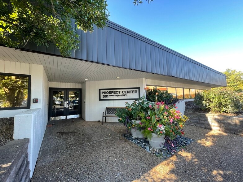 301 Sovereign Ct, Manchester, MO for sale - Primary Photo - Image 1 of 9