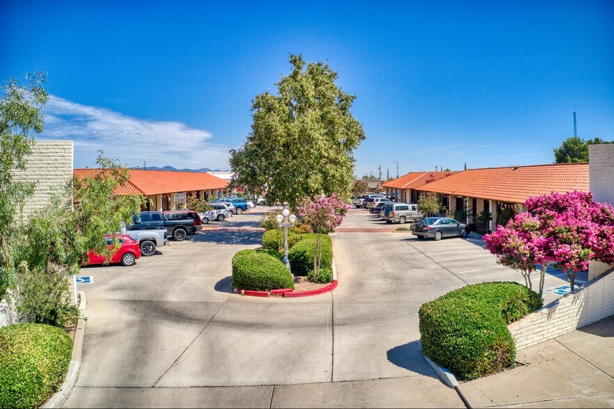 400 W Fry Blvd, Sierra Vista, AZ à louer - Photo du bâtiment - Image 2 de 5