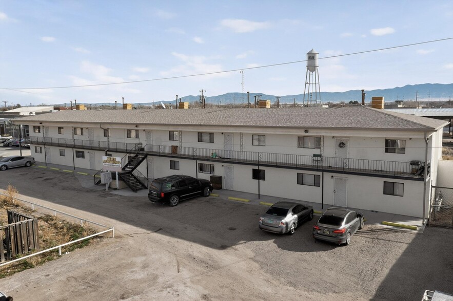 118 S Main St, Belen, NM for sale - Primary Photo - Image 1 of 12