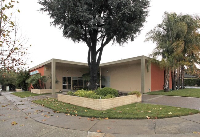 Plus de détails pour 1020 S Winchester Blvd, San Jose, CA - Bureau/Commerce de détail à louer