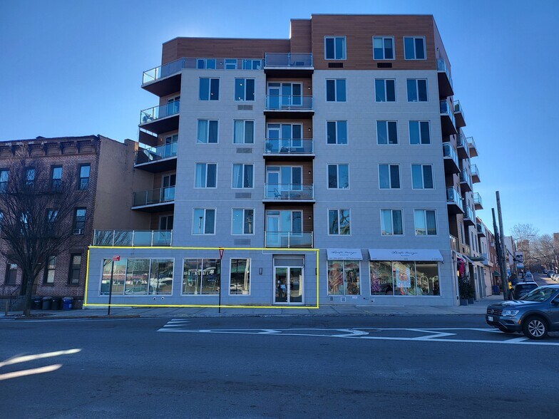 32-06 Astoria Blvd, Astoria, NY à louer - Photo du bâtiment - Image 1 de 1