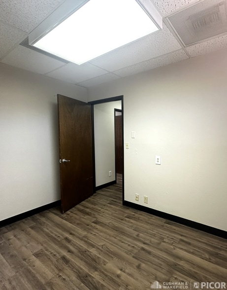 6628 E Carondelet Dr, Tucson, AZ for sale - Building Photo - Image 2 of 8