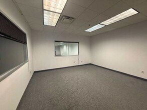 27 Horseneck Rd, Fairfield, NJ à louer Photo intérieure- Image 1 de 7